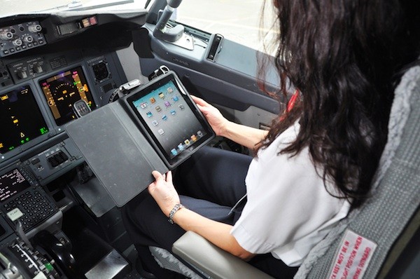 Alaska Airlines switches to iPads for flight manuals