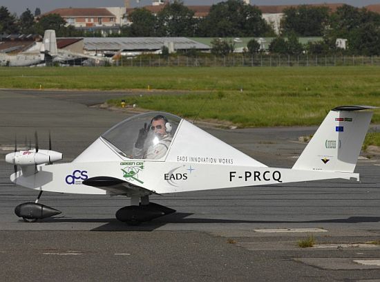 all electric cri airplane succeeds in maiden test 