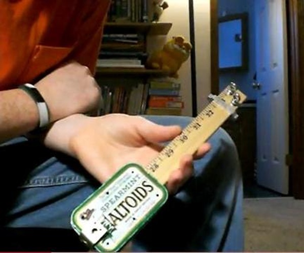 Altoid guitar