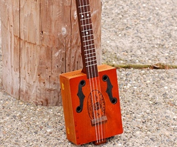 Cigar box guitar