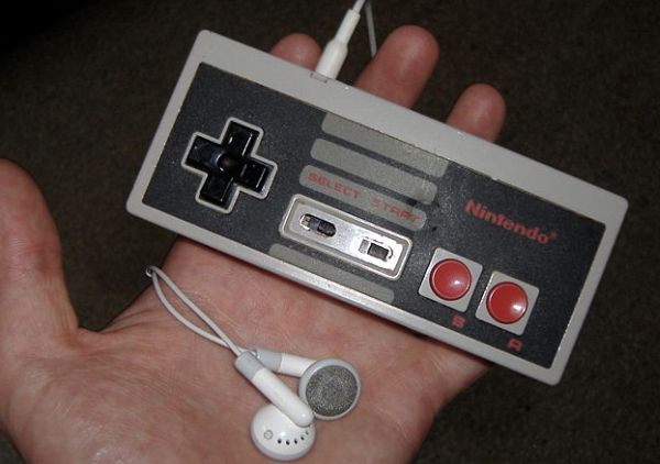 iPod Shuffle Mod made from NES Controllers