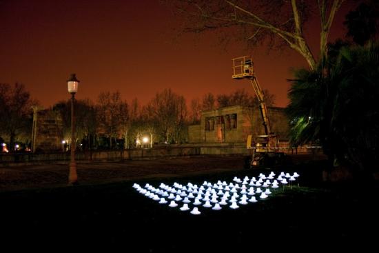 luzinterruptus aliens in picnic light art installa
