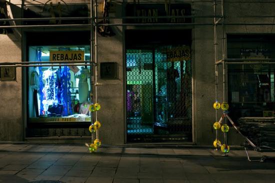 luzinterruptus urban nest light art installation 1