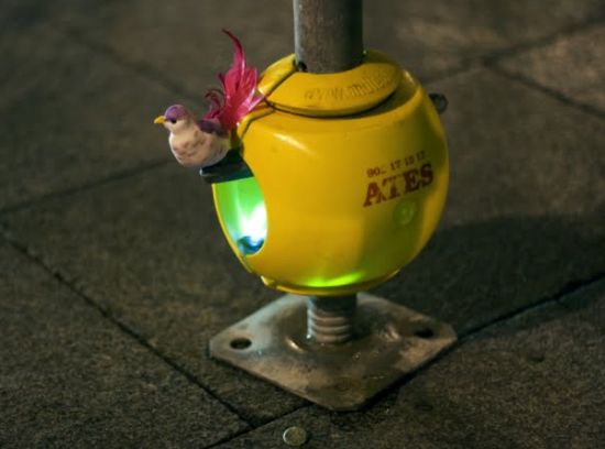 luzinterruptus urban nest light art installation 2