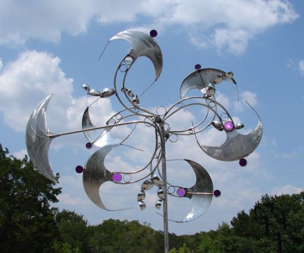 Metallic kinetic sculpture