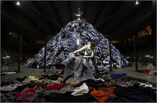 no mans land recycled clothes installation 1
