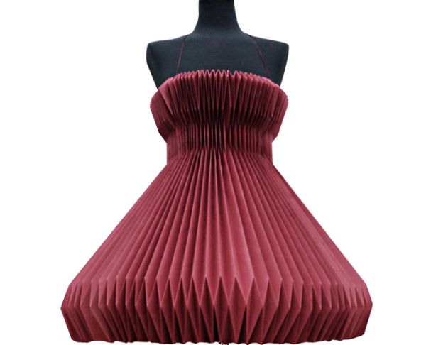 Pleated paper dress is quite elegant and wearable - Green Diary - A ...