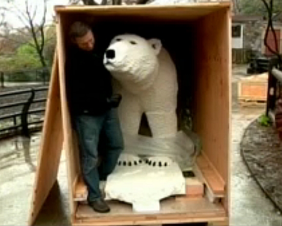 polar bear sculpture
