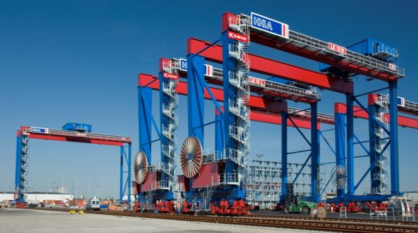 Rail yard and port cargo handling equipment