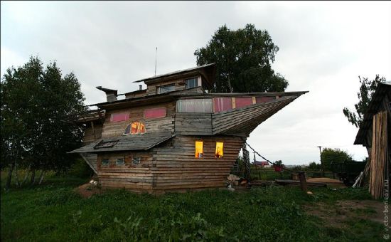 recycled ship house 10