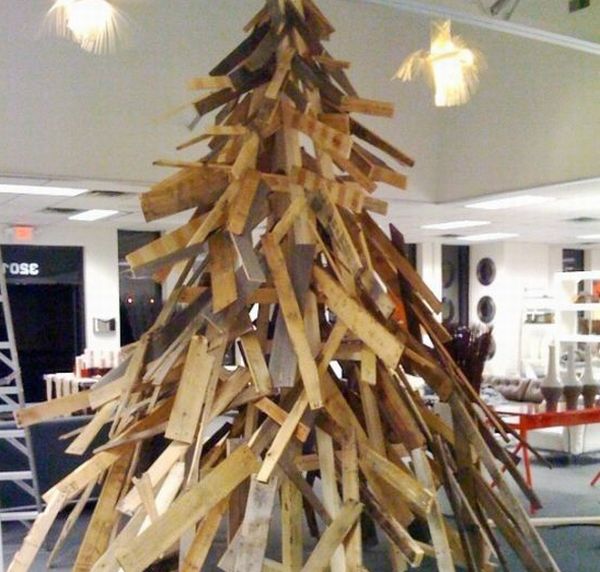 Recycled Wood Pallets Christmas tree