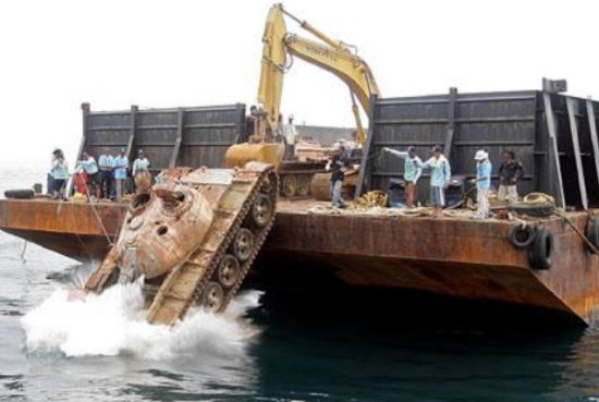 royal thai army dumps disused tanks in ocean to cr