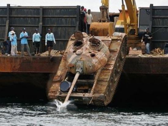 royal thai army dumps disused tanks in ocean to cr