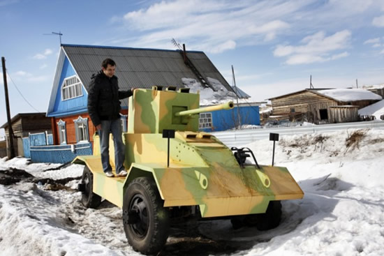 russian artisan creates ww2 armored division from 