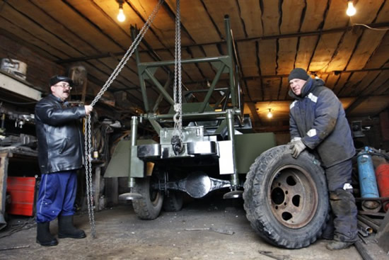 russian artisan creates ww2 armored division from 