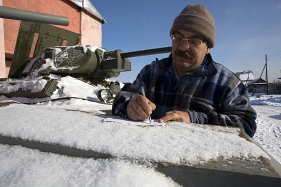 russian artisan creates ww2 armored division from 