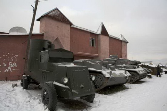 russian artisan creates ww2 armored division from 