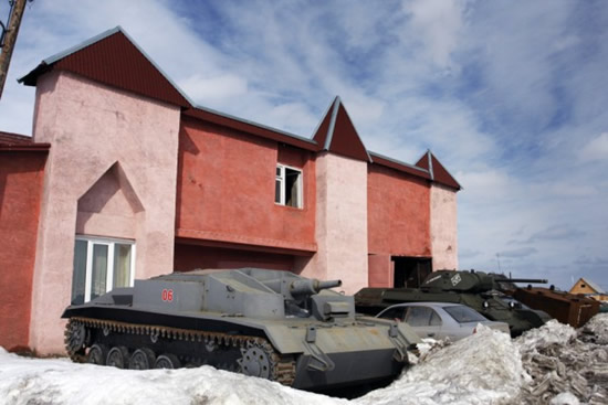 russian artisan creates ww2 armored division from 