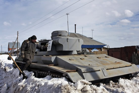 russian artisan creates ww2 armored division from 