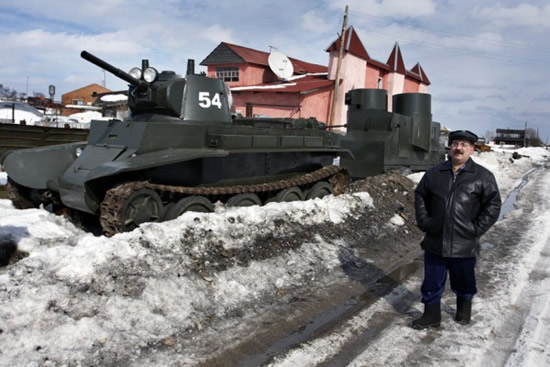 russian artisan creates ww2 armored division from 