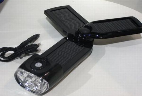 Sungen foldable solar-powered gadget charger