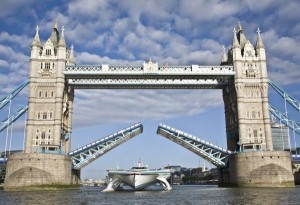 PlanetSolar-Tower-Bridge-2-Photo-Ania-Dabrowska_600_411