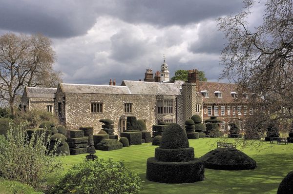 Hall Place indoor Garden