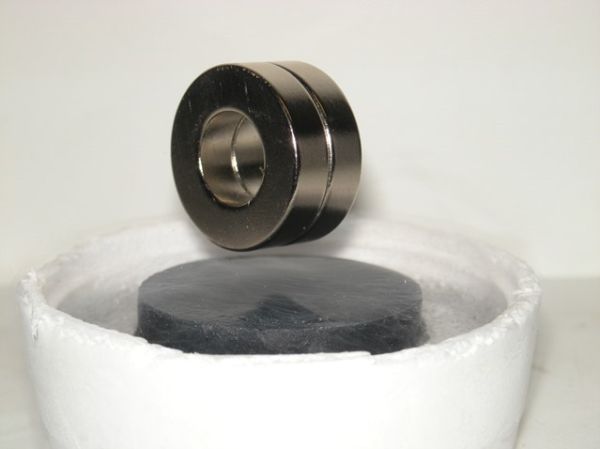 Magnifye superconducting permanent magnets
