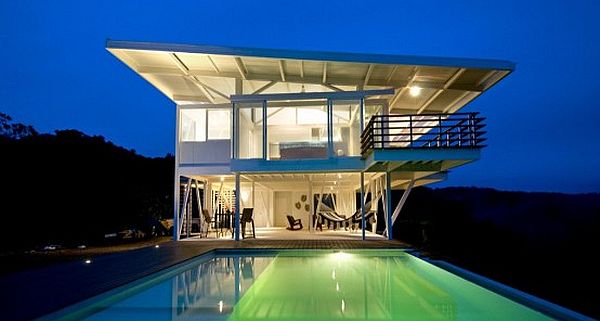 White steel Villa by Robles Arquitectos