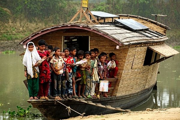 Floating school rooms by Shidhulai Swanirvar Sangstha_1