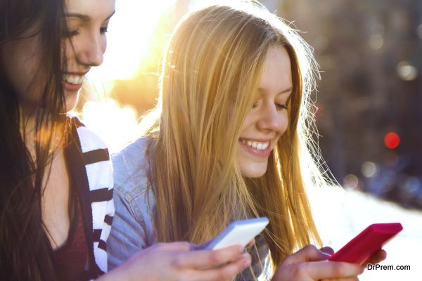 friends chatting with their smartphones