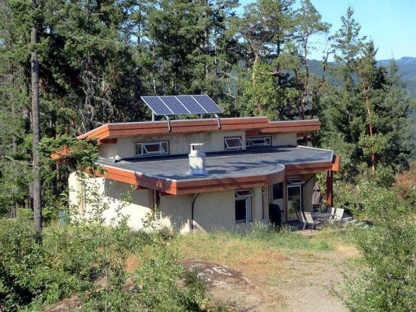 The Stoltz Bluff Eco-Retreat is a futuristic cob house entirely off the grid. It's on a hilltop above the Cowichan River Valley on Vancouver Island, Canada.