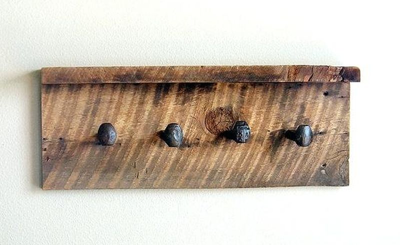 Hooked On These Great Diy Coat Rack Ideas, How To Make A Reclaimed Wood Coat Rack