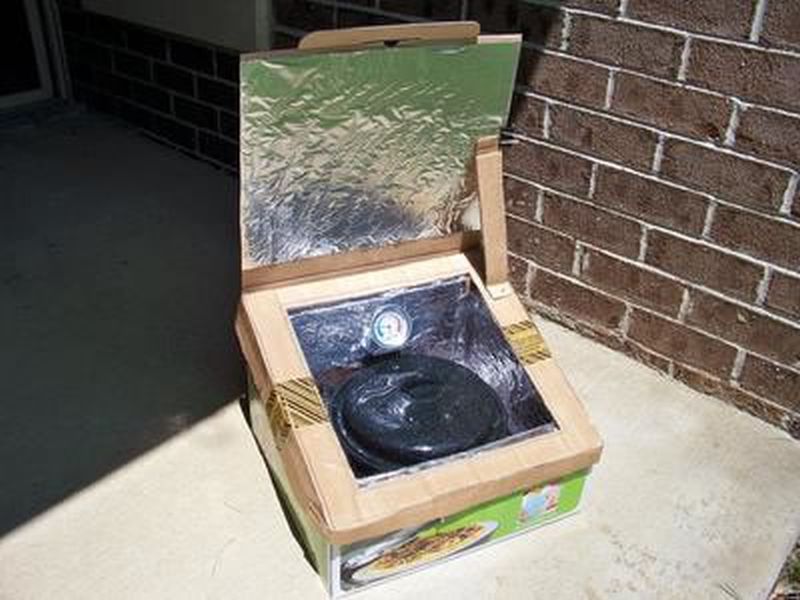 Solar-powered oven