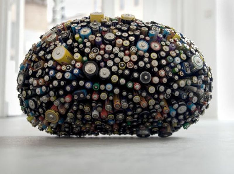 Spanish artist creates art out of recycled trash
