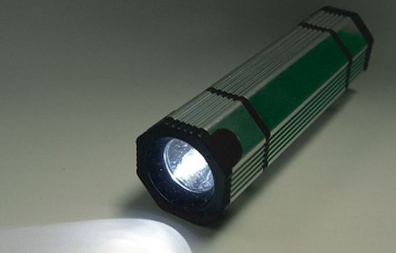 DIY water-powered flashlight