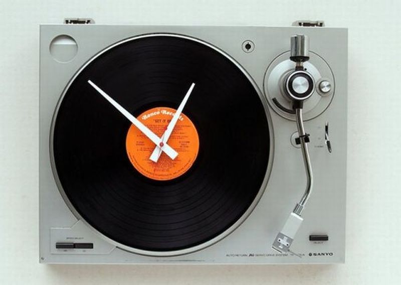 Old Turntables retro wall clocks