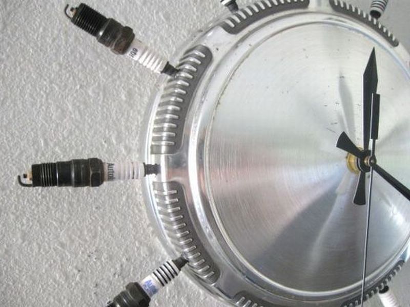 Recycled aluminum hubcap clock