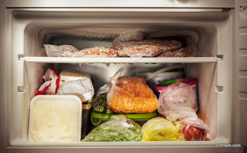clutter-in-refrigerator
