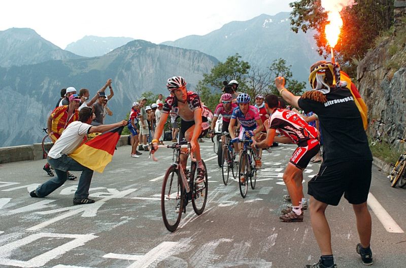 Why Grand Tour Bike Races Are a Great Choice for an Eco-Holiday
